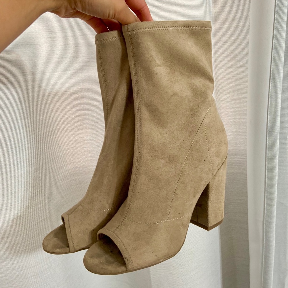 New Guess suede peep toe booties
